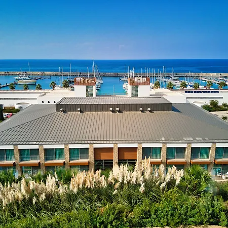 度假村 Karpaz Gate Marina 4*